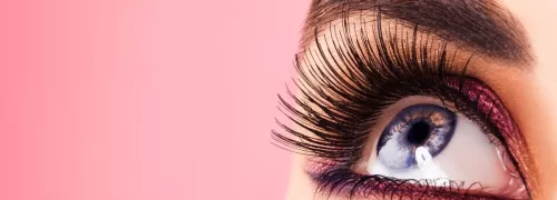 A extensão de cílios é um procedimento estético que traz volume, realce e definição para o olhar, deixando mais chamativo e marcante.